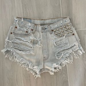 Pale Levi’s Vintage pocket Studded Cut-Off Shorts